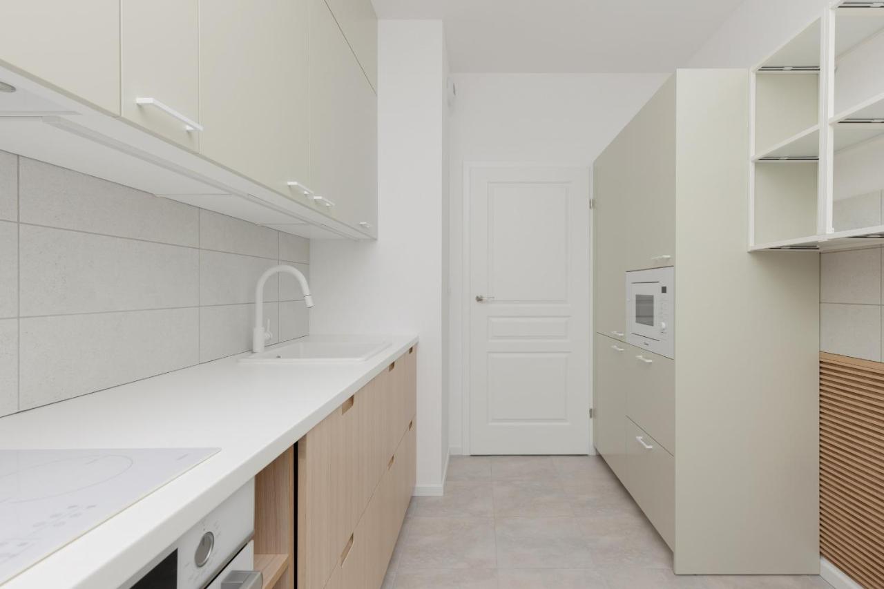 Stacja Wola Apartments With Parking By Noclegi Renters Warschau Exterior foto
