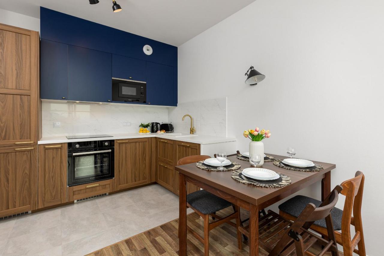 Stacja Wola Apartments With Parking By Noclegi Renters Warschau Exterior foto