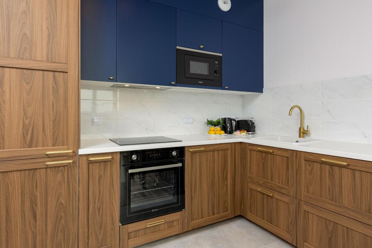 Stacja Wola Apartments With Parking By Noclegi Renters Warschau Exterior foto