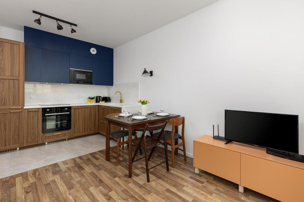 Stacja Wola Apartments With Parking By Noclegi Renters Warschau Exterior foto